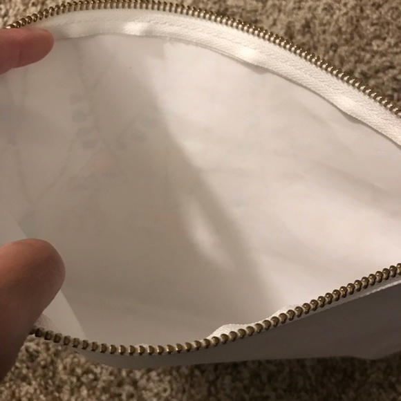 Lilly Pulitzer pick me up pouch - Picture 5 of 5